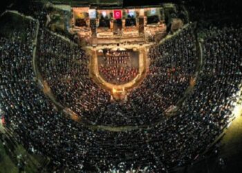 1800 yıllık antik tiyatroda müzik şöleni