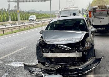 2 Otomobilin Çarpıştığı Kazada 3 Kişi Yaralandı