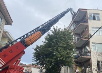 4 Katlı Bir Binanın Çatısında Erkek Cesedi Bulundu