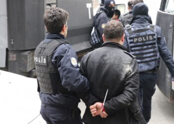 8 Bin 300 Uyuşturucu Hapın Ele Geçirildiği Operasyonda 2 Kişi Tutuklandı