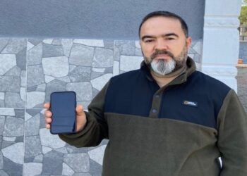 Acılı Aile Ölen Kızlarının Anılarının Olduğu Kayıp Cep Telefonuna Kavuştular