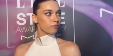 Afra Saraçoğlu Röportajı Yarım Bıraktı 