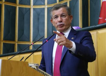 Ahmet Davutoğlu: Samimiyseniz Cumhurbaşkanlığı Hükümet Sistemi’ni Tartışmaya Var Mısınız?