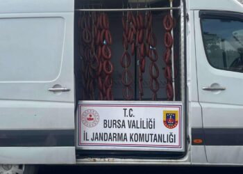 Akaryakıt İstasyonunda Minibüste Sucuk Yıkanmasına İlişkin 2 Kişi Yakalandı