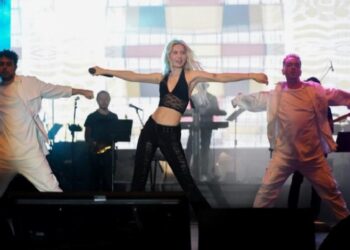 Aleyna Tilki şenliğin yıldızı oldu