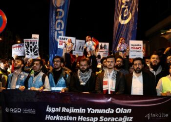 Anadolu Gençlik Derneği İngiltere’yi Protesto Etti