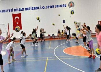 Antalya Muratpaşa’da sportmenliği de öğreniyorlar