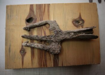 Assos Antik Kenti’nde Bin Yıllık Demir Zıpkın Bulundu!