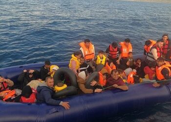 Ayvacık Açıklarında111 Düzensiz Göçmen Yakalandı