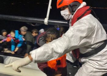 Ayvacık’ta 35 Düzensiz Göçmen Kurtarıldı