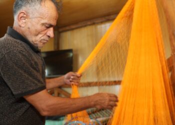 Babasının İzinde 47 Yıldır Ağ Tamiri Sanatını Sürdürüyor