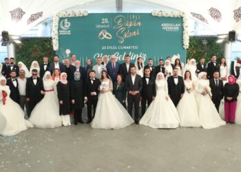 Bağcılar’da Toplu Düğün Şöleniyle 30 Çift Mutlu Bir Birlikteliğe İlk Adımı Attı