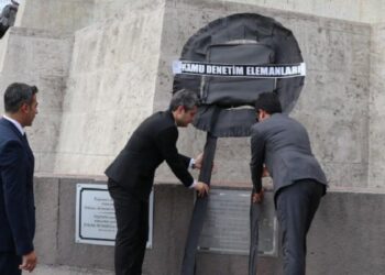 Bakanlık müfettişlerinden siyah çelenk!