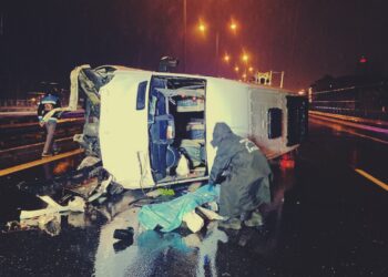 Bariyere Çarpan Minibüsün Sürücüsü Öldü