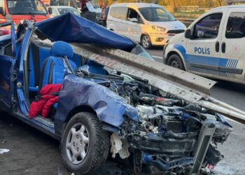 Bariyerlere Saplanan Araçta Ölen Anne İle Oğlu Defnedildi