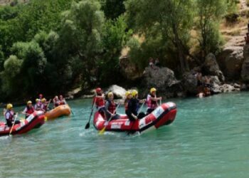 Bayanlar rafting şampiyonasında tezli