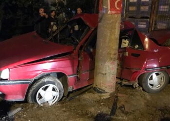 Beton Direğe Çarpan Otomobilin Sürücüsü Yaşamını Yitirdi