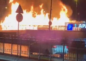 Beyoğlu Evlendirme Dairesi Bahçesindeki Yangın Kısa Sürede Kontrol Altına Alındı