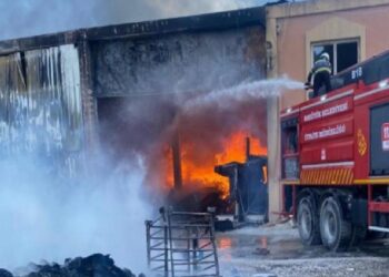 Bozüyük İnönü’de palet fabrikası yandı