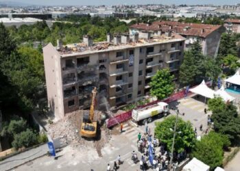 Bursa 1050 Konutlar’da dönüşüm ‘resmen’ başladı