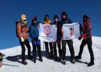 Bursa İnegöllü dağcılar Ağrı’ya tırmandı