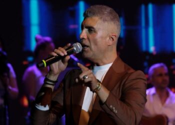 Bursa’da milletlerarası şenlikte Özcan Deniz coşkusu