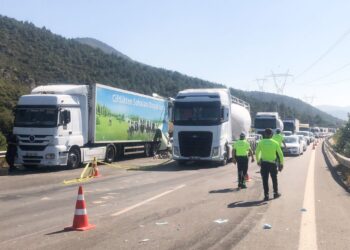 Bursa’da Zincirleme Kaza: 2 Kişi Öldü 4 Kişi Yaralandı