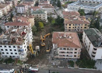 Büyükçekmece’de Deprem Riski Taşıyan Adalardaki 22 Blok Yıkıma Başlandı