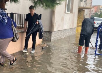 Çanakkale’de Şiddetli Yağış Yaşamı Olumsuz Etkiledi