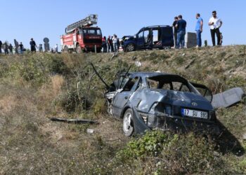 Çanakkale’nin Lapseki İlçesinde Trafik Kazası: 2 Kişi Hayatını Kaybetti 5 Kişi Yaralandı
