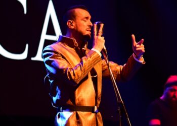 Cem Adrian Bursa Konserinde Hayranlarıyla Buluştu