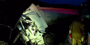 Çöp Kamyonuyla Tanker Çarpıştı: 1 Kişi Öldü 3 Kişi Yaralandı