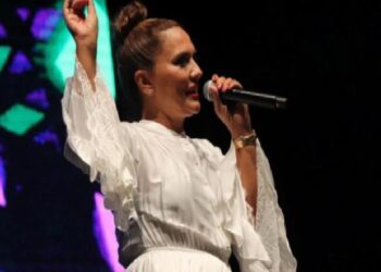 Demet Akalın Düzce’de hayranlarını coşturdu