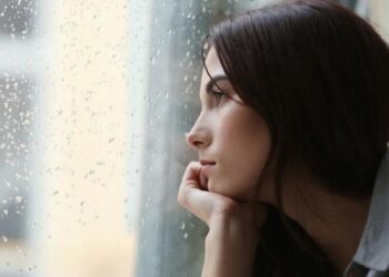 Depresyondaki kişi yalnız bırakılmamalı!