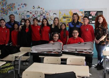 Dezavantajlı Gençlere Keman Kursu Verildi