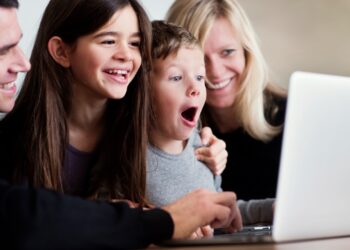 Dijital Dünyada Ailenin Korunması Ve Farkındalık Artıyor