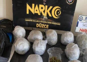 Düzce’de kuşkulu araçtan 6,5 kilo uyuşturucu husus çıktı
