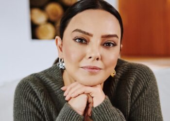 Ebru Gündeş Geçirdiği Estetiklerle Tanınmaz Halde