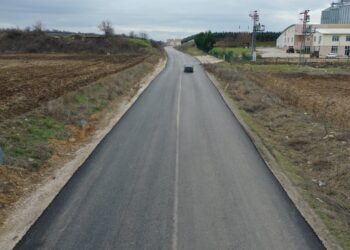 Edirne Özel İdaresi Köy Yolarına Asfalt Döküyor