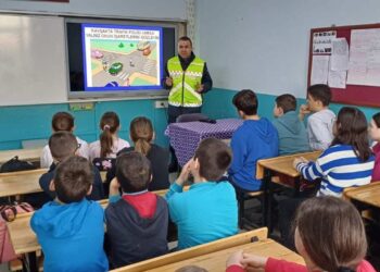Edirne’de Jandarma Ekiplerinden Öğrencilere Trafik Eğitimi