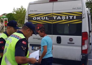 Edirne’de Jandarma Okul Servislerini Hassas Denetimden Geçirdi