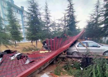 Edirne’de Şiddetli Fırtına Hayatı Olumsuz Etkiliyor