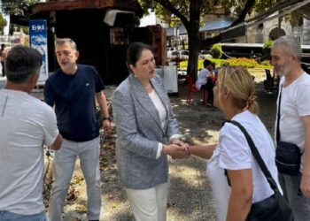 Edirne’de yanan dükkan sahiplerine AK Parti’den ziyaret