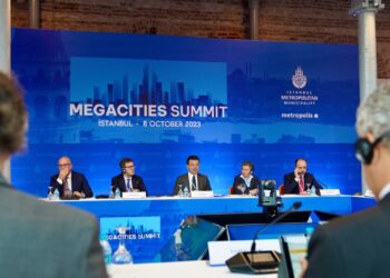 Ekrem İmamoğlu: Rotayı Geleceğe Yönlendirmek Bizim Sorumluluğumuzdur