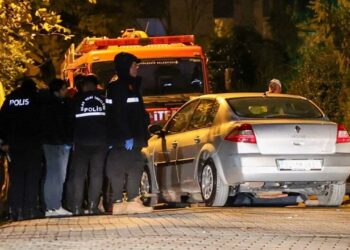 EL Frenini Çekmeyince Otomobilin Altında Kalarak Can Verdi