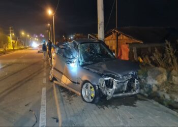 Elektrik Direğine Çarpan Sürücü Yaralandı