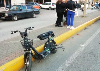 Elektrikli Bisiklet Sürücüsü Taksiye Çarparak Yaralandı