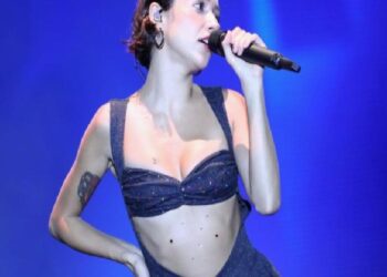 Emir Can İğrek ve Zeynep Bastık Aliağa’yı coşturdu