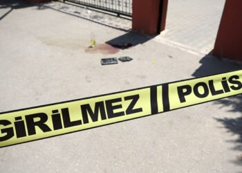 Eve Kadın Kılığında Girip Annesini Öldürdü!