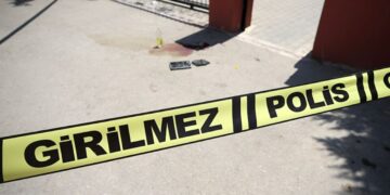 Eve Kadın Kılığında Girip Annesini Öldürdü!